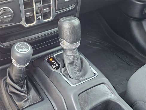 Used 2022 Jeep Gladiator Willys image 21