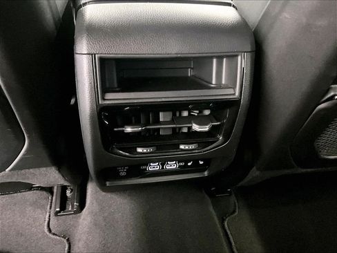 Used 2024 Jeep Grand Cherokee Limited AWD/4WD image 27