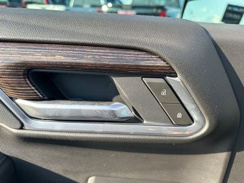 New 2025 GMC Sierra 1500 Elevation image 23