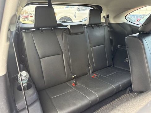 Used 2024 Toyota Highlander XLE image 34