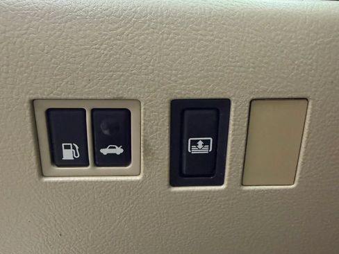 Used 2011 Toyota Avalon Limited FWD image 13