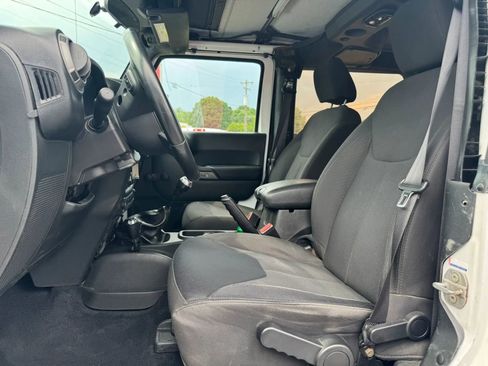 Used 2017 Jeep Wrangler Sport AWD/4WD image 13