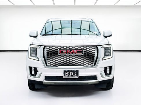 Used 2021 GMC Yukon Denali w/ Denali Premium Package image 2
