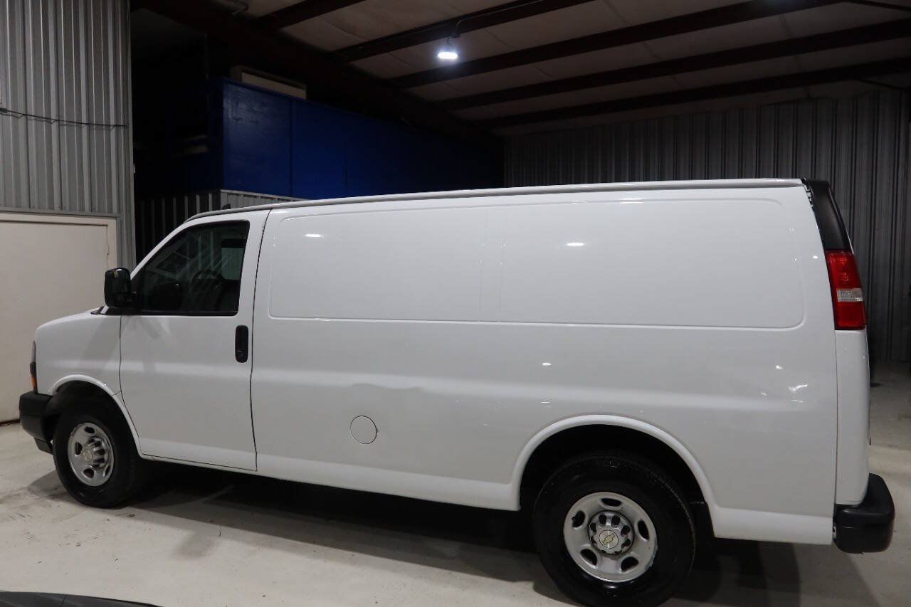 Used 2021 Chevrolet Express 2500 RWD image 2