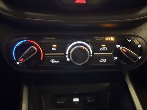 Certified 2024 Kia Soul LX FWD image 18