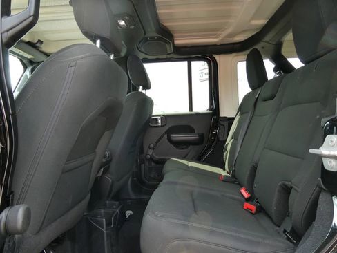 Used 2018 Jeep Wrangler Unlimited Sport AWD/4WD image 17