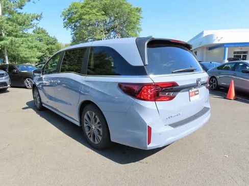 New 2026 Honda Odyssey Touring image 4