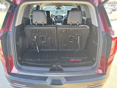 Used 2023 GMC Acadia SLT w/ Elevation Edition image 30