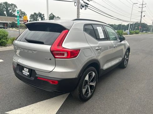 Certified 2025 Volvo XC40 B5 Plus AWD/4WD image 5