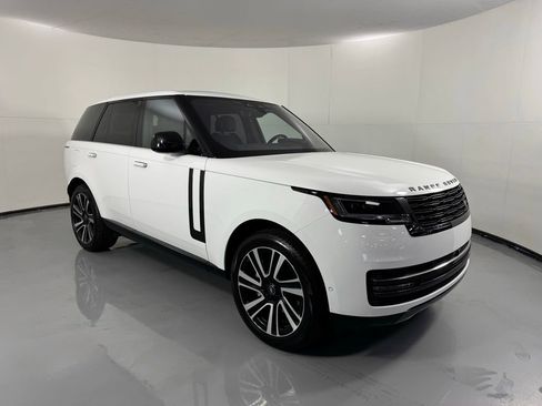 Used 2023 Land Rover Range Rover SE image 3