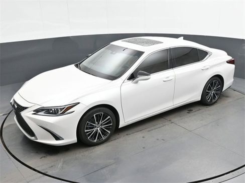 Certified 2024 Lexus ES 350 w/ Premium Package image 47