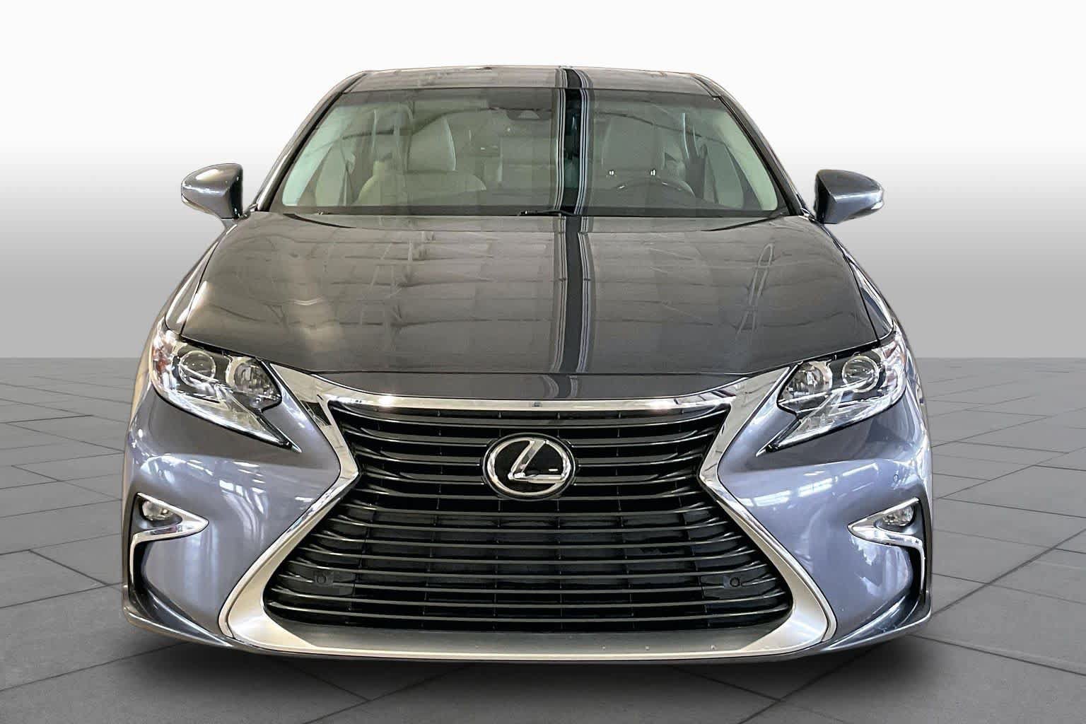 Used 2017 Lexus ES 350 w/ Premium Package FWD image 3