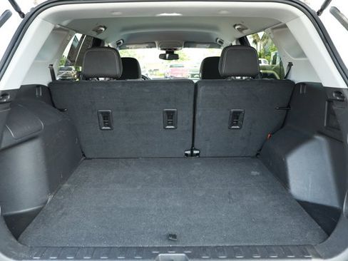 Used 2024 GMC Terrain SLE FWD image 10