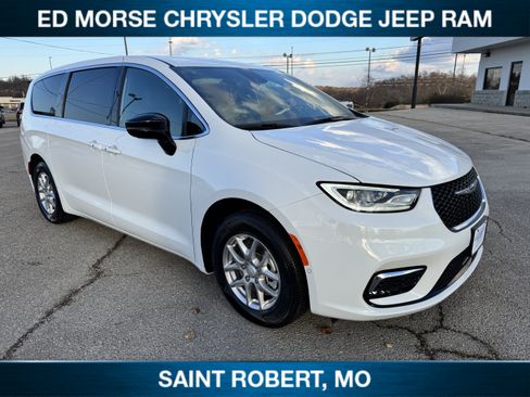 New 2026 Chrysler Pacifica Select FWD image 4