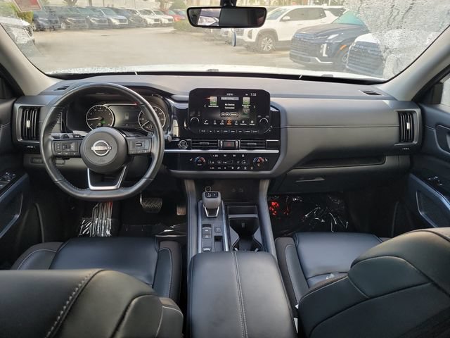Used 2024 Nissan Pathfinder SL FWD image 9