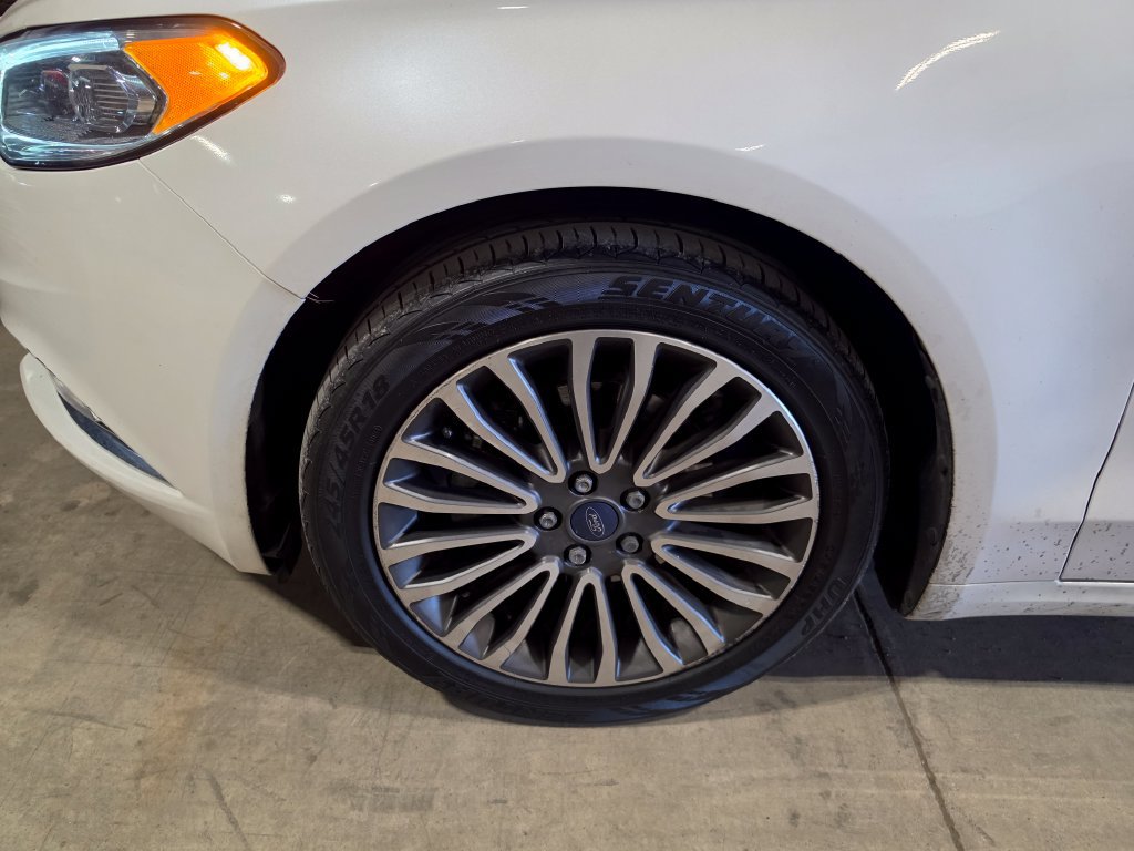Used 2017 Ford Fusion SE w/ Fusion SE Technology Package FWD image 3