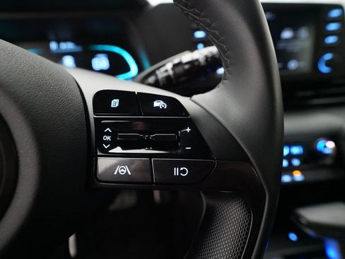 Used 2025 Hyundai Elantra Sport image 18