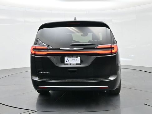 New 2026 Chrysler Pacifica Select image 8