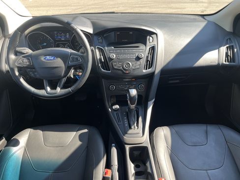 Used 2015 Ford Focus SE w/ Equipment Group 201A FWD image 10