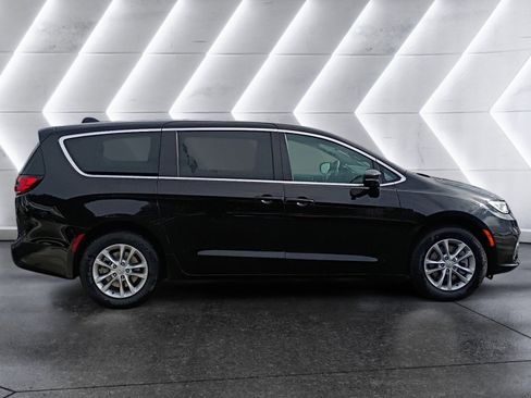 New 2026 Chrysler Pacifica Select AWD/4WD image 7