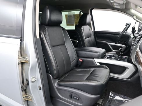 Used 2016 Nissan Titan SL image 14