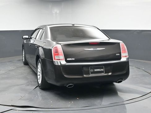 Used 2013 Chrysler 300 image 4