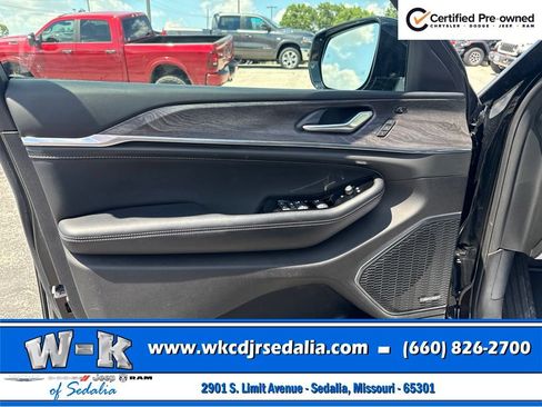 Certified 2023 Jeep Grand Cherokee L Overland w/ Luxury Tech Group IV AWD/4WD image 17