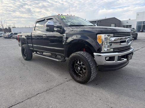 Used 2017 Ford F250 Lariat w/ Chrome Package image 1