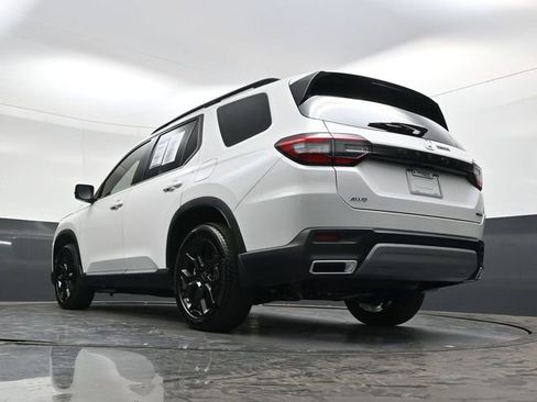 Used 2025 Honda Pilot Touring image 32