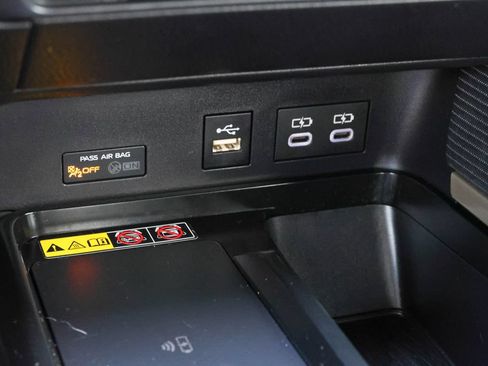 Used 2025 Toyota Camry SE w/ Convenience Package FWD image 16
