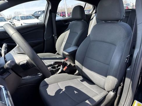 Used 2017 Chevrolet Cruze LT w/ Convenience Package FWD image 18