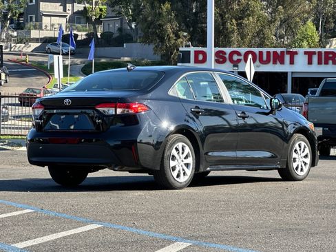 Used 2025 Toyota Corolla LE image 5
