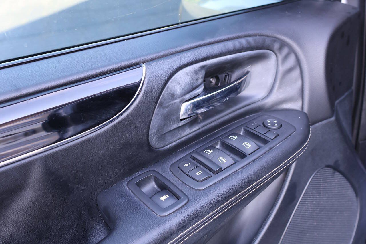 Used 2016 Dodge Grand Caravan SXT FWD image 10