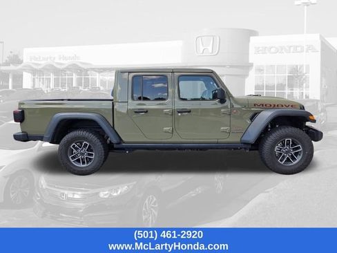 Used 2025 Jeep Gladiator Mojave w/ Convenience Group AWD/4WD image 4