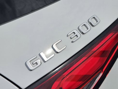 Used 2025 Mercedes-Benz GLC 300 4MATIC image 28