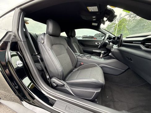 Used 2025 Ford Mustang Coupe RWD image 10