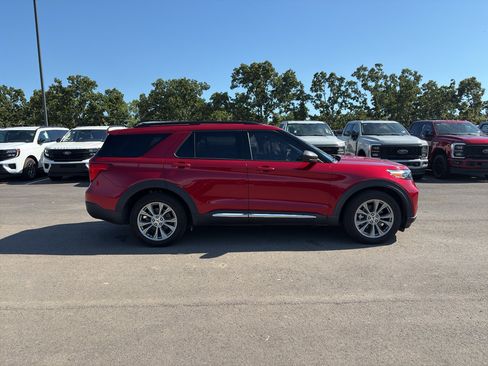 Used 2023 Ford Explorer XLT w/ Equipment Group 202A RWD image 5