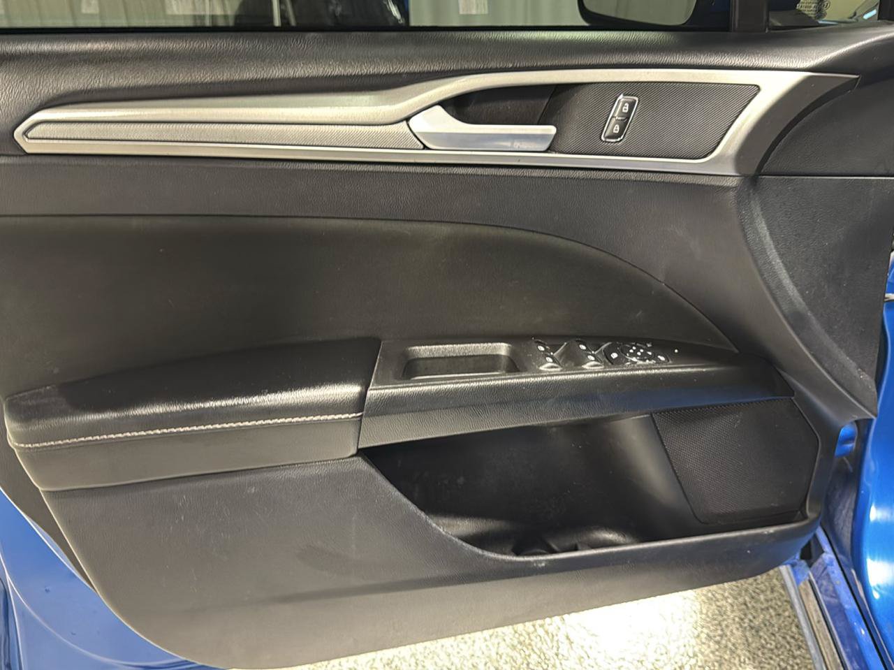 Used 2020 Ford Fusion SE FWD image 16
