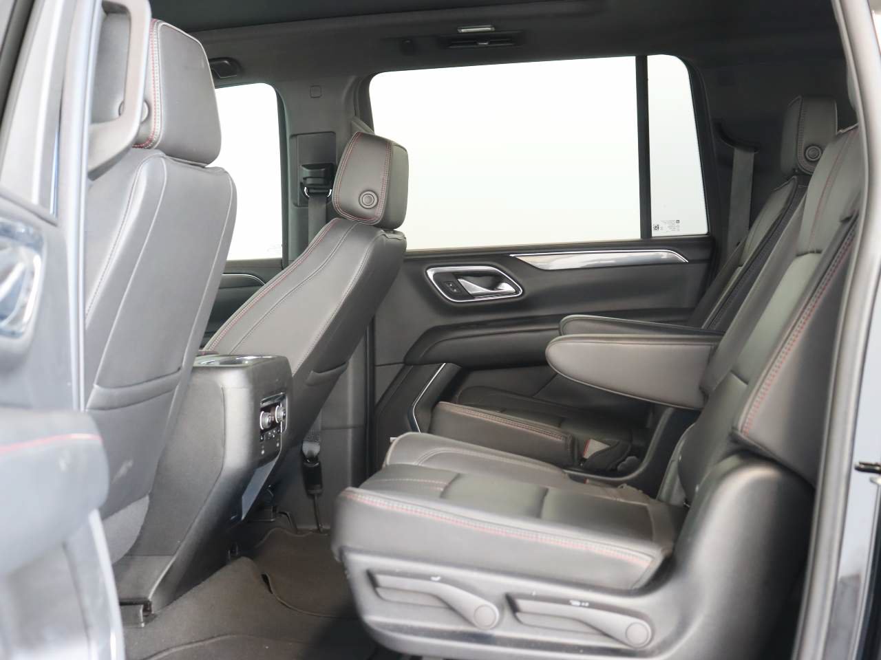 Certified 2023 Chevrolet Suburban RST w/ Luxury Package AWD/4WD image 14