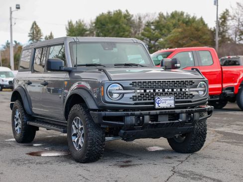 Used 2024 Ford Bronco Badlands image 3