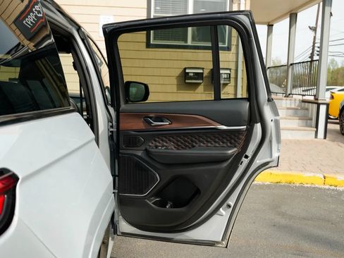 Used 2022 Jeep Grand Cherokee Summit AWD/4WD image 24