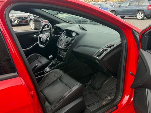 Used 2017 Ford Focus ST image 8