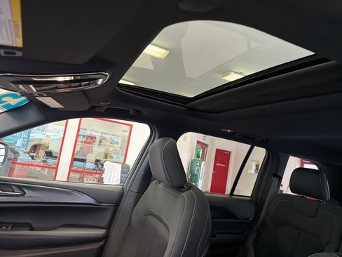 New 2025 Jeep Grand Cherokee Laredo X image 20