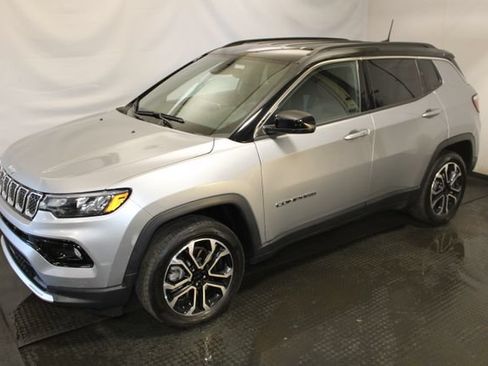 Used 2024 Jeep Compass Limited AWD/4WD image 2