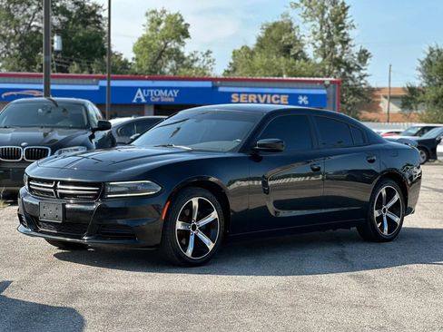 Used 2017 Dodge Charger SE RWD image 1
