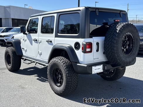 Used 2023 Jeep Wrangler Sport S image 6