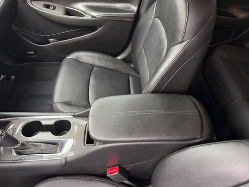 Used 2017 Chevrolet Malibu LT w/ Leather Package image 14