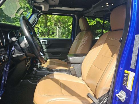 Used 2020 Jeep Wrangler Unlimited Sahara AWD/4WD image 3
