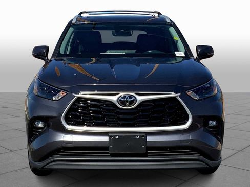 Certified 2023 Toyota Highlander XLE image 3