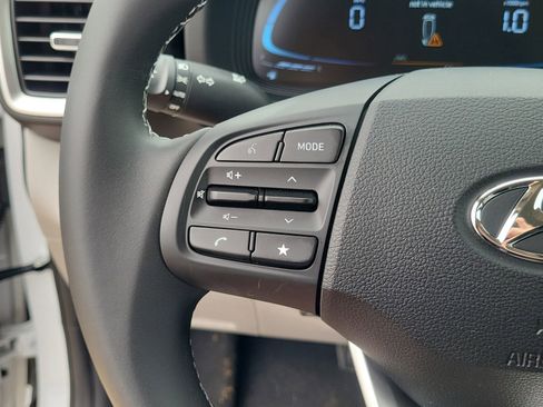 New 2025 Hyundai Venue SEL image 7